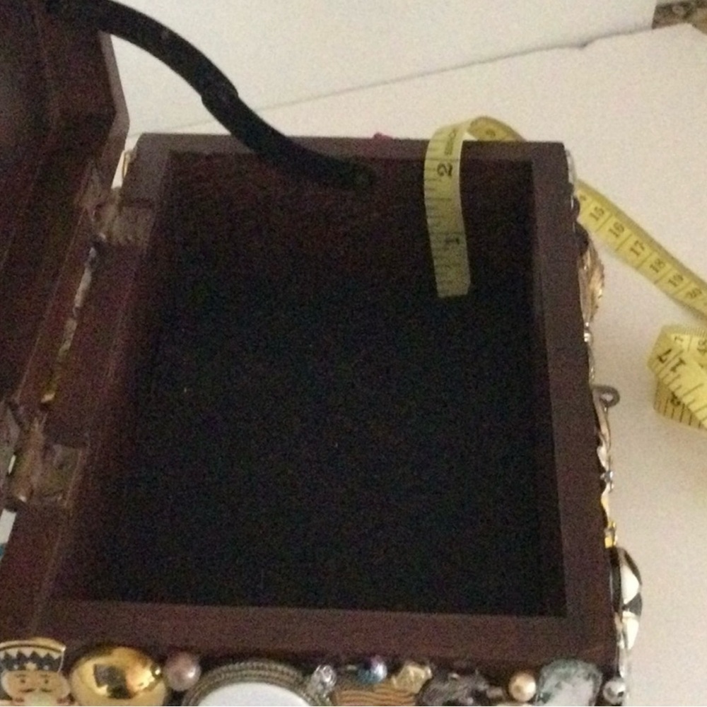 Vintage Treasure Jeweled Wooden Lined Box - Picture 9 of 9